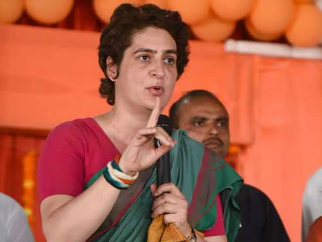 'BJP cuts public pockets to benefit rich friends; Priyanka Gandhi criticize BJP | 'श्रीमंत मित्रांना फायदा व्हावा यासाठी भाजपा सर्वसामान्य माणसांचे खिसे कापतंय'
