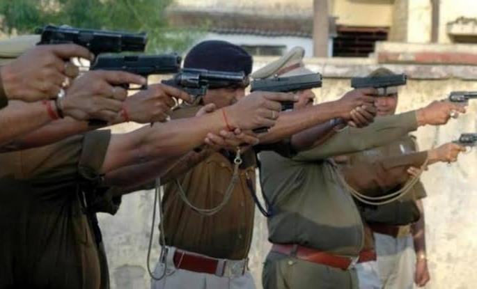 All four people accused in the rape and murder of woman veterinarian in Telangana have been killed in an encounter | Hyderabad Encounter : हैदराबाद बलात्कार आणि हत्या प्रकरणातील चारही आरोपींचा पोलिसांकडून एन्काऊंटर  All four people accused in the rape and murder of woman veterinarian in Telangana have been killed in an encounter | Hyderabad Encounter : हैदराबाद बलात्कार आणि हत्या प्रकरणातील चारही आरोपींचा पोलिसांकडून एन्काऊंटर