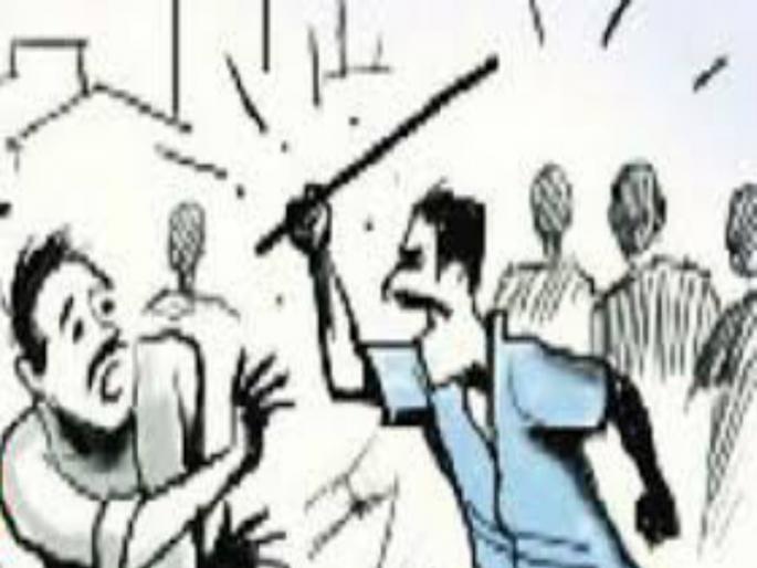 beaten to customer who wants a plastic carry bag by shopkeeper | प्लास्टिक कॅरी बॅग मागणाऱ्या ग्राहकाला बांबूचे फटके beaten to customer who wants a plastic carry bag by shopkeeper | प्लास्टिक कॅरी बॅग मागणाऱ्या ग्राहकाला बांबूचे फटके