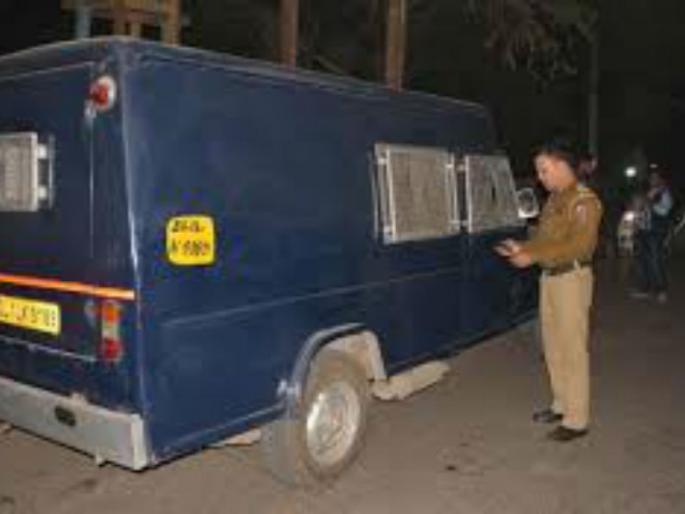 Van Lootali, taking money from ATM money, near the Methavde Phata in Sangola taluka | एटीएमची पैसे घेऊन जाणारी व्हॅन लुटली, सांगोला तालुक्यातील मेथवडे फाट्याजवळील घटना Van Lootali, taking money from ATM money, near the Methavde Phata in Sangola taluka | एटीएमची पैसे घेऊन जाणारी व्हॅन लुटली, सांगोला तालुक्यातील मेथवडे फाट्याजवळील घटना