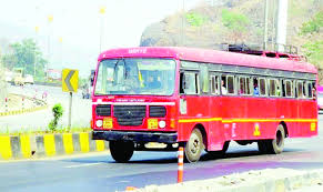 The 'daring' of the daughter of Kalamdu, the steering of the bus in hand | कळमडूच्या कन्येची ‘डेअरिंग’, हाती बसचे स्टेअरिंग The 'daring' of the daughter of Kalamdu, the steering of the bus in hand | कळमडूच्या कन्येची ‘डेअरिंग’, हाती बसचे स्टेअरिंग
