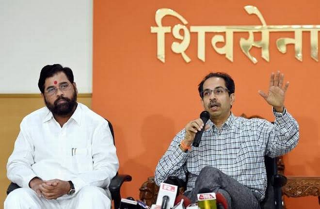 Maharashtra Election 2019: Shiv Sena delegation to meet Governor Will hand over the letter of support to the MLA | शिवसेनेचं शिष्टमंडळ घेणार दुपारी राज्यपालांची भेट; समर्थक आमदारांच्या सहीचं पत्र सोपविणार  Maharashtra Election 2019: Shiv Sena delegation to meet Governor Will hand over the letter of support to the MLA | शिवसेनेचं शिष्टमंडळ घेणार दुपारी राज्यपालांची भेट; समर्थक आमदारांच्या सहीचं पत्र सोपविणार