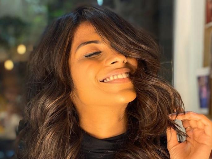 Marathi actress Swarda Thigale looks very glamorous in the new look, see her photo | मराठमोळी अभिनेत्री स्वरदा ठिगळे नव्या लूकमध्ये दिसतेय खूप ग्लॅमरस, पहा तिचे फोटो Marathi actress Swarda Thigale looks very glamorous in the new look, see her photo | मराठमोळी अभिनेत्री स्वरदा ठिगळे नव्या लूकमध्ये दिसतेय खूप ग्लॅमरस, पहा तिचे फोटो