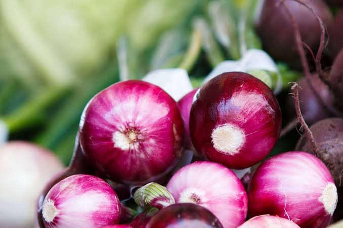 Onion reaches stage 2 | कांद्याने गाठला ८० चा टप्पा Onion reaches stage 2 | कांद्याने गाठला ८० चा टप्पा