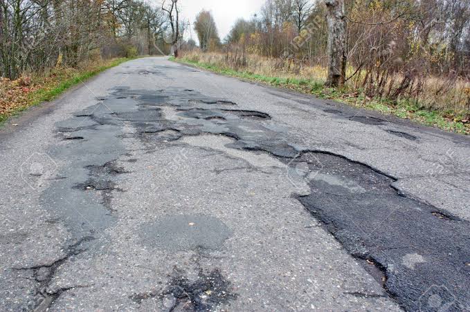 The previous two-way street was the same ... | पूर्वीचा दोनपदरी रस्ताच बरा होता... The previous two-way street was the same ... | पूर्वीचा दोनपदरी रस्ताच बरा होता...