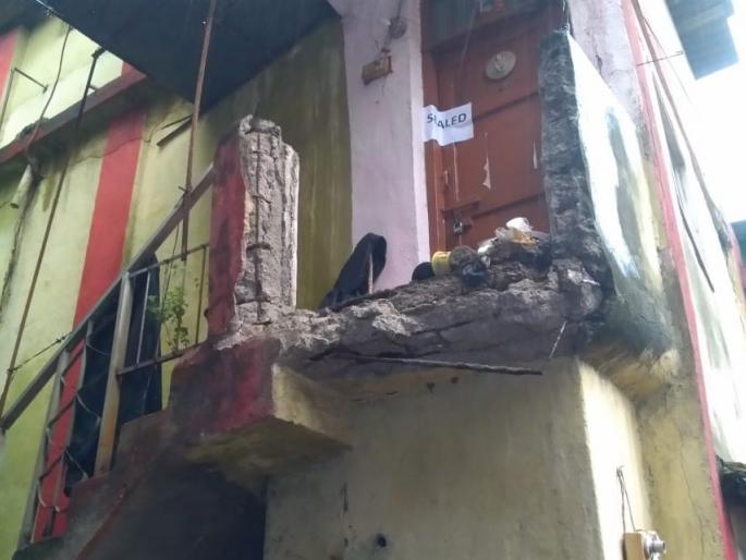 Part of the stairs of the building fell; Seal the building immediately in thane | इमारतीच्या जिन्याचा भाग पडला; तात्काळ इमारत सील