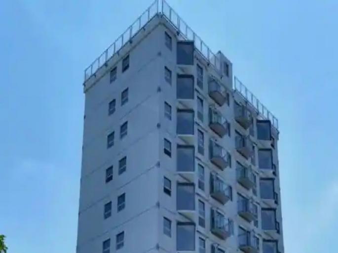 One died after falling down from the building with the help of a saree | इमारतीवरून साडीच्या साहाय्याने उतरत असताना एकाचा पडून मृत्यू One died after falling down from the building with the help of a saree | इमारतीवरून साडीच्या साहाय्याने उतरत असताना एकाचा पडून मृत्यू