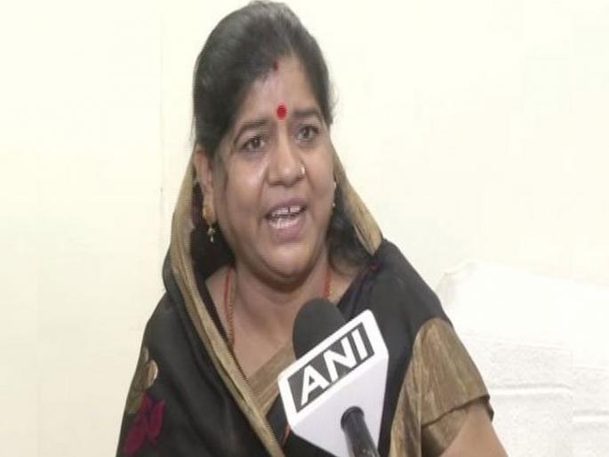 No problem in preparing food inside toilet: MP Minister Imarti Devi | शौचालयात अन्न शिजवण्यास हरकत नाही, महिला मंत्र्याचं वादग्रस्त विधान No problem in preparing food inside toilet: MP Minister Imarti Devi | शौचालयात अन्न शिजवण्यास हरकत नाही, महिला मंत्र्याचं वादग्रस्त विधान