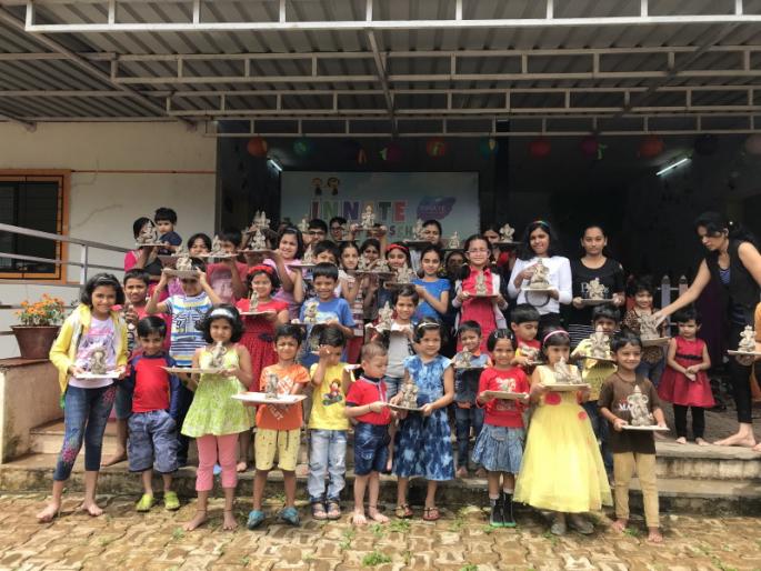 students created 11,000 clay Ganesha idols | विद्यार्थ्यांनी तयार केल्या 11 हजार शाडू मातीच्या गणेशमूर्ती students created 11,000 clay Ganesha idols | विद्यार्थ्यांनी तयार केल्या 11 हजार शाडू मातीच्या गणेशमूर्ती