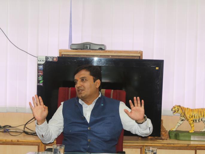 Dhananjay Mahadik to send two underwear to Kerala | केरळला दोन ट्रक भरुन अंडरवेअर पाठविणार : धनंजय महाडिक Dhananjay Mahadik to send two underwear to Kerala | केरळला दोन ट्रक भरुन अंडरवेअर पाठविणार : धनंजय महाडिक