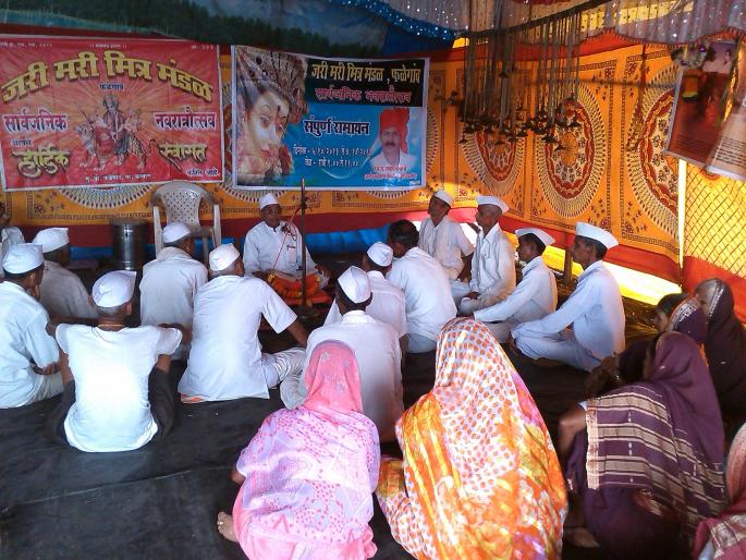 For the past 26 years, the sound of mushrooms prevented from navigating in Navratri in Falegaon | गेली 26 वर्षापासून फळेगांवात नवरात्रीत घुमतोय टाळ मृदूंगांचा नाद For the past 26 years, the sound of mushrooms prevented from navigating in Navratri in Falegaon | गेली 26 वर्षापासून फळेगांवात नवरात्रीत घुमतोय टाळ मृदूंगांचा नाद