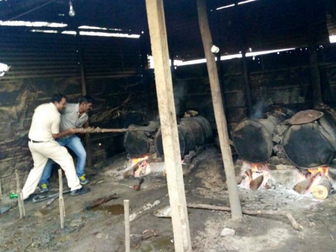 Action on illegal land, loss of three and a half lakhs, Solapur taluka police action | अवैध धंद्यावर धाडी, साडेतीन लाखांचा मुद्देमाल नष्ट, सोलापूर तालुका पोलीसांची कारवाई Action on illegal land, loss of three and a half lakhs, Solapur taluka police action | अवैध धंद्यावर धाडी, साडेतीन लाखांचा मुद्देमाल नष्ट, सोलापूर तालुका पोलीसांची कारवाई