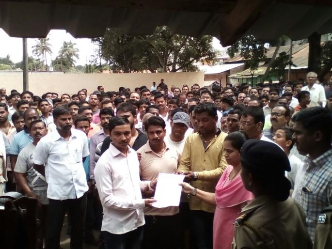 Clogged in koregata | कोरेगावात कडकडीत बंद Clogged in koregata | कोरेगावात कडकडीत बंद