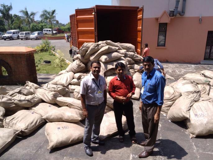 30 lakhs of tobacco seized in Goa | गोव्यात ३0 लाखांचा तंबाखू जप्त 30 lakhs of tobacco seized in Goa | गोव्यात ३0 लाखांचा तंबाखू जप्त