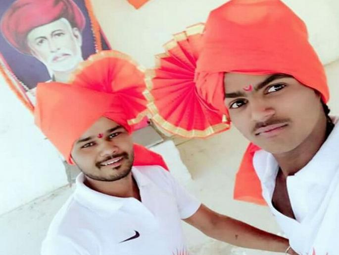 Due to the collision of a two-wheeler, the death of close friends, on the Aurangabad-Dhule national highway, on the Shivna river accidents | दुचाकी पुलाला धडकल्याने जिवलग मित्रांचा जागीच मृत्यू, औरंगाबाद-धुळे राष्ट्रीय महामार्गावरील शिवना नदीवर झाला अपघात Due to the collision of a two-wheeler, the death of close friends, on the Aurangabad-Dhule national highway, on the Shivna river accidents | दुचाकी पुलाला धडकल्याने जिवलग मित्रांचा जागीच मृत्यू, औरंगाबाद-धुळे राष्ट्रीय महामार्गावरील शिवना नदीवर झाला अपघात