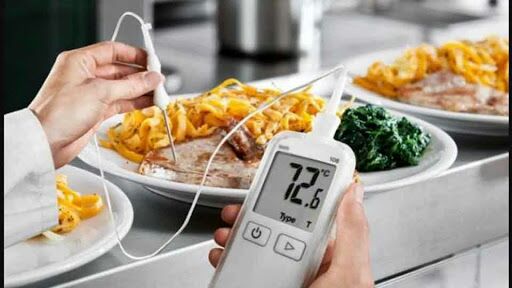 Food and Drug Administration 'Kolodanda' for Food Checkup! | खाद्यपदार्थ तपासणीला अन्न व औषध प्रशासनाचा ‘कोलदांडा’! Food and Drug Administration 'Kolodanda' for Food Checkup! | खाद्यपदार्थ तपासणीला अन्न व औषध प्रशासनाचा ‘कोलदांडा’!