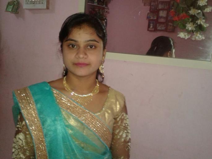 The woman committed suicide due to poverty | गरिबीला कंटाळून तरुणीची आत्महत्या The woman committed suicide due to poverty | गरिबीला कंटाळून तरुणीची आत्महत्या