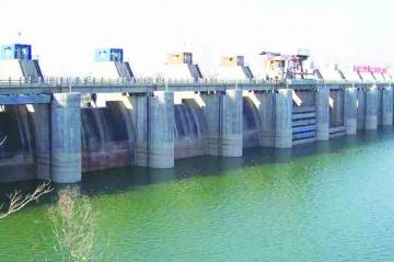 Rich water storage in Barrages in Washim district; But the water made reserved! | वाशीम जिल्ह्यातील बॅरेजेसमध्ये मुबलक जलसाठा; पण पाणी केले आरक्षित! Rich water storage in Barrages in Washim district; But the water made reserved! | वाशीम जिल्ह्यातील बॅरेजेसमध्ये मुबलक जलसाठा; पण पाणी केले आरक्षित!
