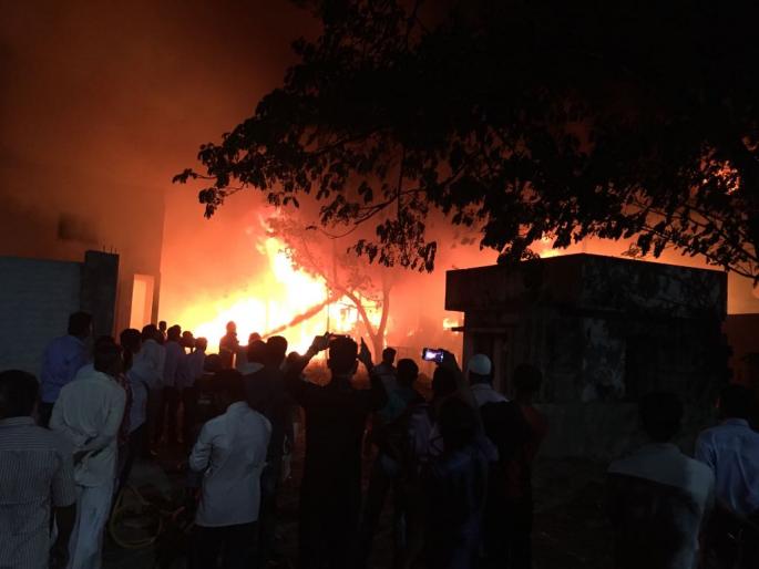 Fire in Ahmadnagar MIDC's clothing company | अहमदनगर एमआयडीसीतील पुगलिया कंपनीला आग