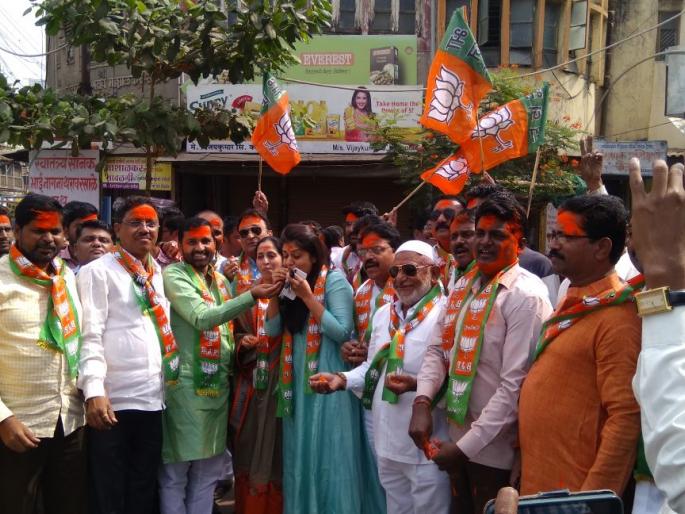 BJP, BJP in Himachal Pradesh elections, Sholapur city and district BJP felicitation | गुजरात, हिमाचल प्रदेश निवडणुकीत भाजपाची सत्ता, सोलापूरात शहर-जिल्हा भाजपाच्यावतीने जल्लोष