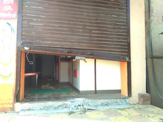 Six shops in Garkehed | गारखेड्यात फोडली सहा दुकाने Six shops in Garkehed | गारखेड्यात फोडली सहा दुकाने