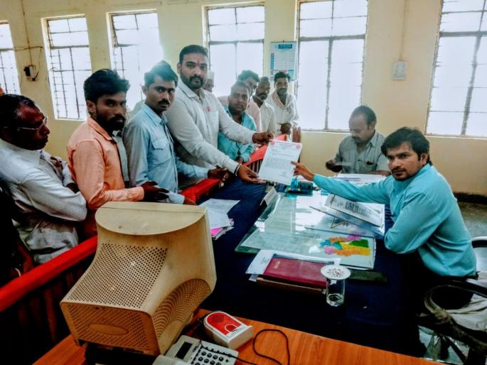 Buldana: Swabhimani aggressor for farmers' subsidy | बुलडाणा : शेतकऱ्यांच्या अनुदानासाठी स्वाभिमानी आक्रमक, आंदोलनाचा इशारा Buldana: Swabhimani aggressor for farmers' subsidy | बुलडाणा : शेतकऱ्यांच्या अनुदानासाठी स्वाभिमानी आक्रमक, आंदोलनाचा इशारा