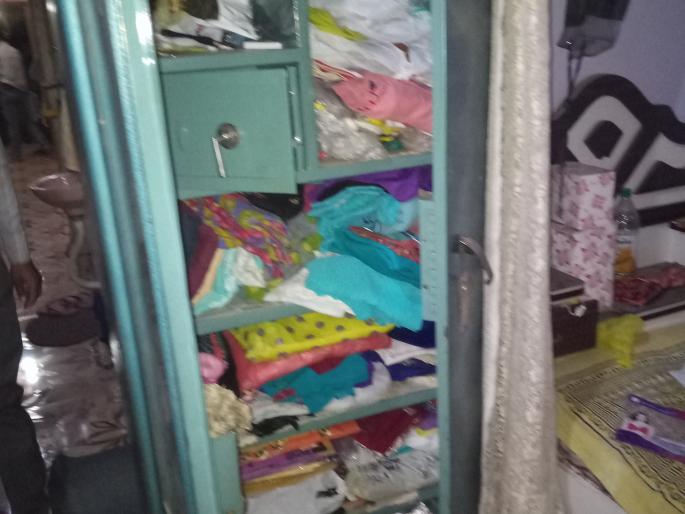 Bhaundhodi to retired nurse of Jalgaon went to Haj Yatra | हज यात्रेसाठी गेलेल्या जळगावच्या निवृत्त परिचारिकेकडे घरफोडी Bhaundhodi to retired nurse of Jalgaon went to Haj Yatra | हज यात्रेसाठी गेलेल्या जळगावच्या निवृत्त परिचारिकेकडे घरफोडी