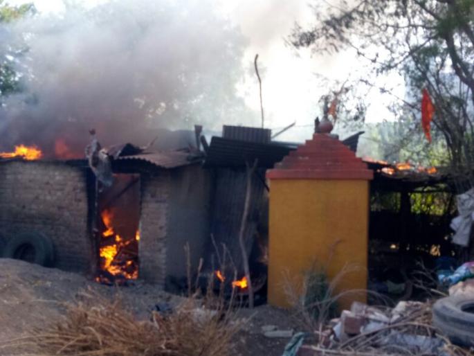 Gas tank explosion at Chincholi Limbo | चिंचोली लिंबाजी येथे गॅसच्या टाकीचा स्फोट Gas tank explosion at Chincholi Limbo | चिंचोली लिंबाजी येथे गॅसच्या टाकीचा स्फोट