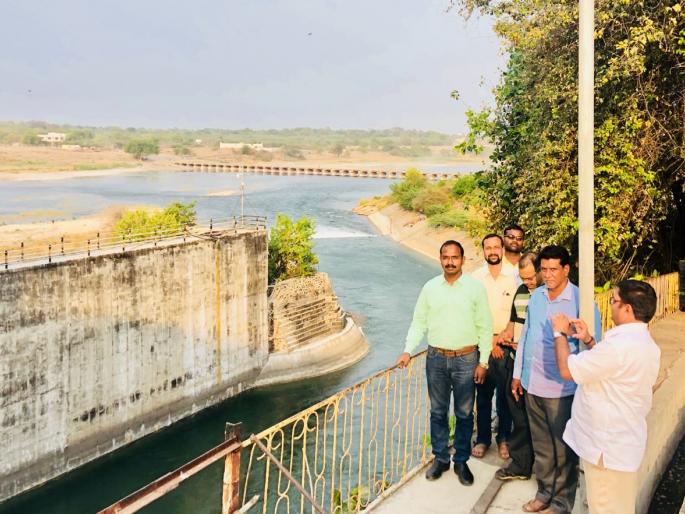 Water from Jayakwadi Hydro Power Station | गोदापात्रात सोडले जायकवाडी जलविद्युत निर्मिती केंद्रातून पाणी  Water from Jayakwadi Hydro Power Station | गोदापात्रात सोडले जायकवाडी जलविद्युत निर्मिती केंद्रातून पाणी