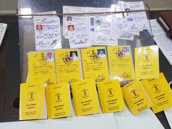 Busted gang making fake fake | बनावट पास बनविणाऱ्या टोळीचा पर्दाफाश Busted gang making fake fake | बनावट पास बनविणाऱ्या टोळीचा पर्दाफाश