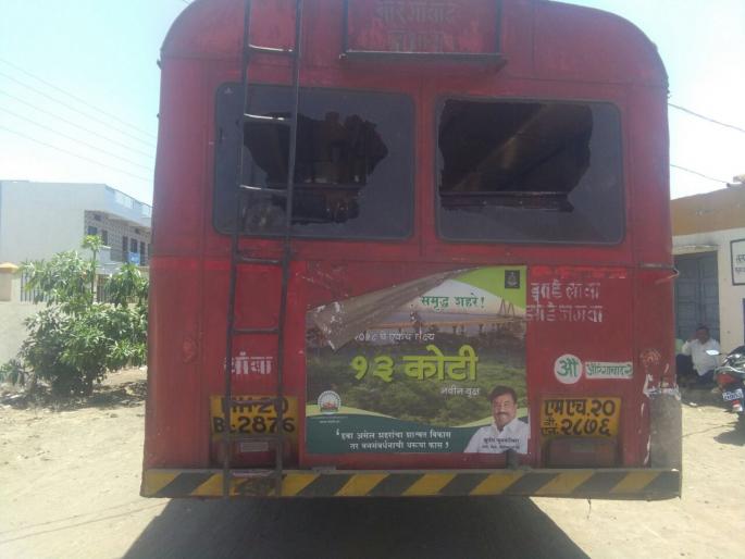 Violent turn of the movement to stop the road in Khalatabad | खुलताबादेत रास्ता रोको आंदोलनास हिंसक वळण Violent turn of the movement to stop the road in Khalatabad | खुलताबादेत रास्ता रोको आंदोलनास हिंसक वळण