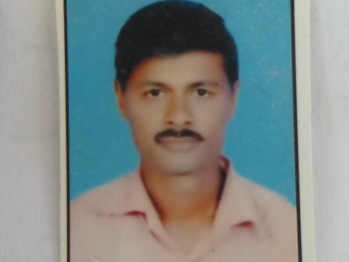 Traveling on the Jalgaon Highway, the speeding travels hit the two-wheeler | जळगाव नजीक महामार्गावर भरधाव ट्रॅव्हल्सने दुचाकीस्वाराला चिरडले Traveling on the Jalgaon Highway, the speeding travels hit the two-wheeler | जळगाव नजीक महामार्गावर भरधाव ट्रॅव्हल्सने दुचाकीस्वाराला चिरडले