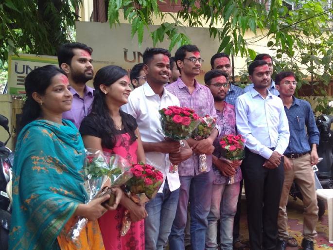 will take state ahed, says mpsc pass students | प्रशासकीय सेवेतून राज्याला पुढे घेऊन जाण्याचा एमपीएससी उत्तीर्ण विद्यार्थ्यांचा निर्धार