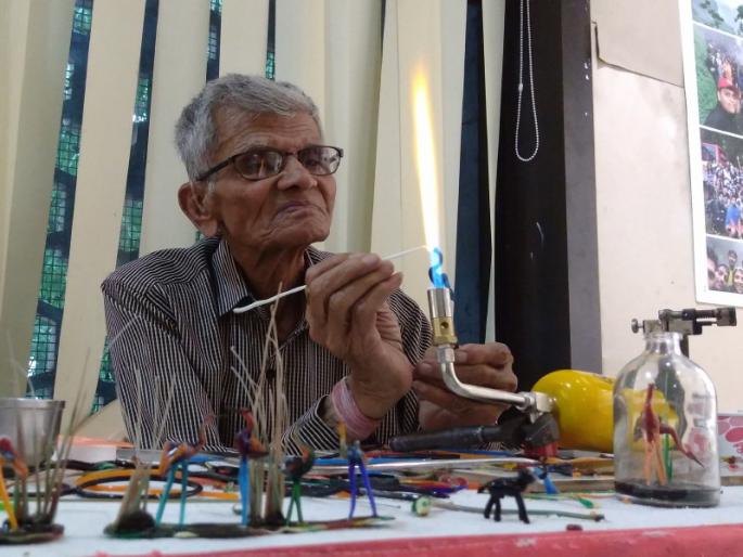 at the age of 82 they make waste to best | वयाच्या 82 व्या वर्षीही ते तयार करतात टाकावू पासून टिकावू at the age of 82 they make waste to best | वयाच्या 82 व्या वर्षीही ते तयार करतात टाकावू पासून टिकावू