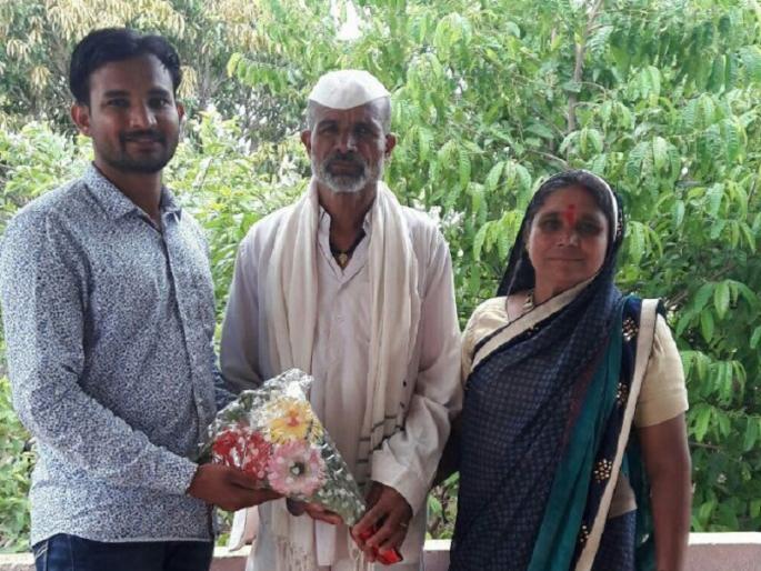 Devogav's worker son selected as Sub Inspector of Police | देवगावच्या ऊसतोड मजुराचा मुलगा झाला पोलीस उपनिरीक्षक Devogav's worker son selected as Sub Inspector of Police | देवगावच्या ऊसतोड मजुराचा मुलगा झाला पोलीस उपनिरीक्षक