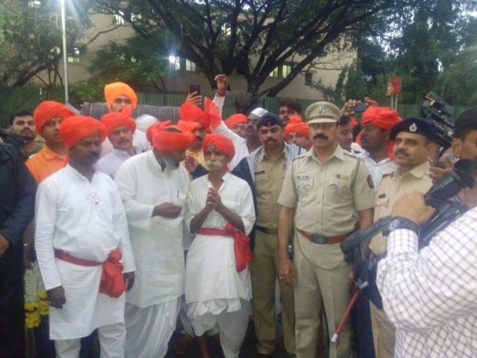 manu is greater than sant dnyaneshwar and sant tukaram says sambhaji bhide | मनु संत ज्ञानेश्वर अाणि तुकारामांपेक्षा श्रेष्ठ ; संभाजी भिडेंचे वादग्रस्त वक्तव्य manu is greater than sant dnyaneshwar and sant tukaram says sambhaji bhide | मनु संत ज्ञानेश्वर अाणि तुकारामांपेक्षा श्रेष्ठ ; संभाजी भिडेंचे वादग्रस्त वक्तव्य