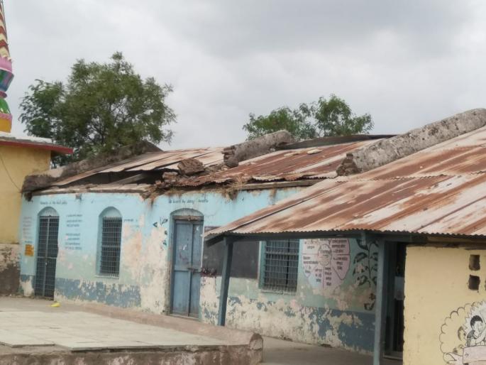 Giving knowledge to 230 students! | जीव मुठीत धरून २३० विद्यार्थ्यांचे ज्ञानार्जन! Giving knowledge to 230 students! | जीव मुठीत धरून २३० विद्यार्थ्यांचे ज्ञानार्जन!