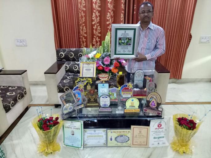 Ratnagiri: Dilip Narkar, an agriculturist in Lanja, a successful criminal from the entrepreneur | रत्नागिरी : लांजातील कृषिदूत दिलीप नारकर, उद्योजक ते यशस्वी बागायतदार Ratnagiri: Dilip Narkar, an agriculturist in Lanja, a successful criminal from the entrepreneur | रत्नागिरी : लांजातील कृषिदूत दिलीप नारकर, उद्योजक ते यशस्वी बागायतदार