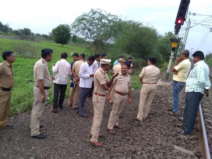 Due to the failure of the signal system, Durante expresses the Durante Express | सिग्नल यंत्रणेत बिघाड करुन दुरांतो एक्सप्रेसमध्ये धाडसी दरोडा Due to the failure of the signal system, Durante expresses the Durante Express | सिग्नल यंत्रणेत बिघाड करुन दुरांतो एक्सप्रेसमध्ये धाडसी दरोडा