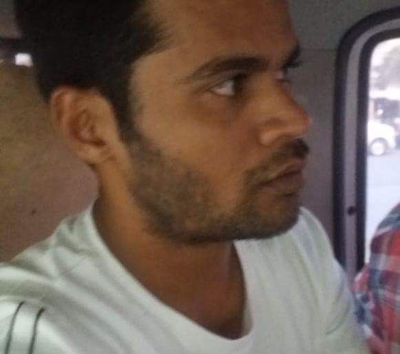 Navi Mumbai Police detained for cheating sexual assault on minor girls | अल्पवयीन मुलींवर लैंगिक अत्याचार करणाऱ्या भामट्याला नवी मुंबई पोलिसांनी ठोकल्या बेड्या Navi Mumbai Police detained for cheating sexual assault on minor girls | अल्पवयीन मुलींवर लैंगिक अत्याचार करणाऱ्या भामट्याला नवी मुंबई पोलिसांनी ठोकल्या बेड्या