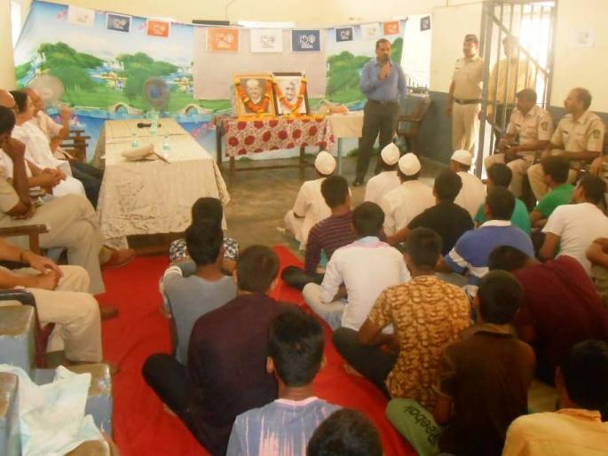 Three prisoners from Arthur Road jail were released for Gandhi Jayanti | गांधी जयंतीनिमित्त आर्थर रोड कारागृहातील 3 कैद्यांची करण्यात आली सुटका Three prisoners from Arthur Road jail were released for Gandhi Jayanti | गांधी जयंतीनिमित्त आर्थर रोड कारागृहातील 3 कैद्यांची करण्यात आली सुटका