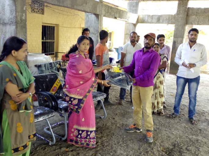 Distribution of health safety insects to Malegaon cleaning workers | मालेगावात सफाई कामगारांना स्वास्थ्य सुरक्षा कीटचे वितरण