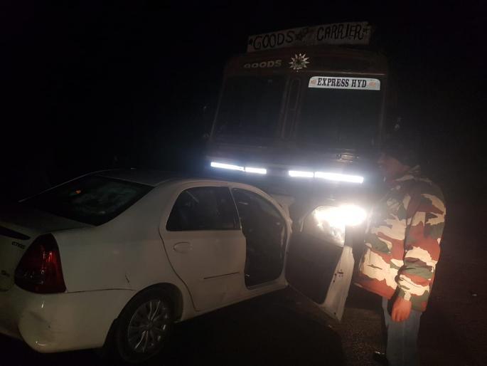Car-truck accident on Parbhani-Vasamat road killed two on the spot | परभणी-वसमत रोडवर कार-ट्रक अपघातात दोघे जागीच ठार Car-truck accident on Parbhani-Vasamat road killed two on the spot | परभणी-वसमत रोडवर कार-ट्रक अपघातात दोघे जागीच ठार