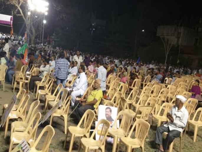 Girish Bapat's campaign: Before the speech of Javadekar, listeners are out | गिरीश बापट यांची प्रचारसभा :जावडेकर यांच्या भाषणाआधी श्रोते बाहेर Girish Bapat's campaign: Before the speech of Javadekar, listeners are out | गिरीश बापट यांची प्रचारसभा :जावडेकर यांच्या भाषणाआधी श्रोते बाहेर