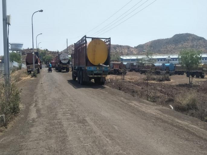 Due to the water pipeline of MIDC, stop water supply | एमआयडीसीची जलवाहिनी फुटल्याने पाणीपुरवठा बंद Due to the water pipeline of MIDC, stop water supply | एमआयडीसीची जलवाहिनी फुटल्याने पाणीपुरवठा बंद