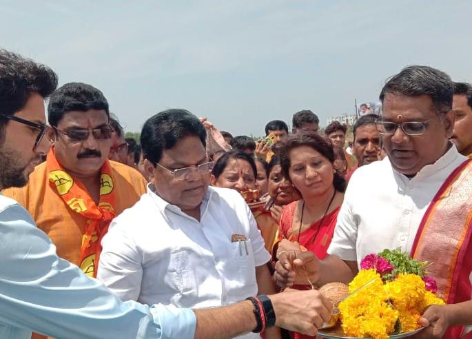 Shiv Sena advocates for overall debt relief - Aditya Thackeray | सरसकट कर्जमाफीसाठी शिवसेना आग्रही - आदित्य ठाकरे 