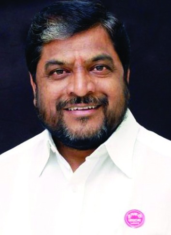 Whether or not the post the farmer's movement will always be the first priority - Raju Shetty | पद असो अथवा नसो शेतकरी चळवळीला कायमच प्रथम प्राधान्य राहणार - राजु शेट्टी Whether or not the post the farmer's movement will always be the first priority - Raju Shetty | पद असो अथवा नसो शेतकरी चळवळीला कायमच प्रथम प्राधान्य राहणार - राजु शेट्टी