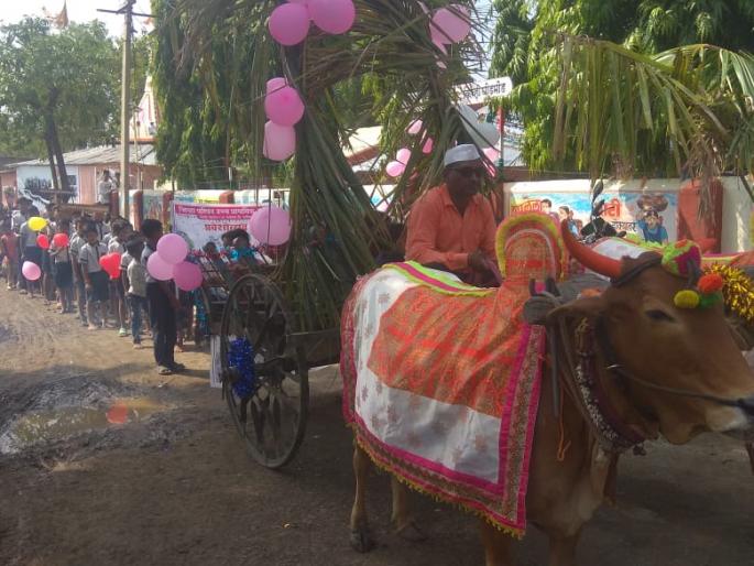 The first bell; Welcome to the surprise of the students | शाळेची पहिली घंटा वाजली; विद्यार्थ्यांचे जल्लोषात स्वागत The first bell; Welcome to the surprise of the students | शाळेची पहिली घंटा वाजली; विद्यार्थ्यांचे जल्लोषात स्वागत