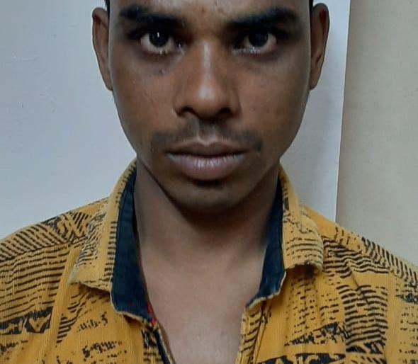  The absconding absconding accused in a petrol pump in Pune caught the accused with a pistol in Jalgaon | पुण्यात पेट्रोल पंपावर दरोड्यातील प्रयत्नातील फरार आरोपीला जळगावात पिस्तुलसह पकडले