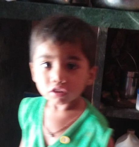 Children playing in front of the house in Jalgaon city are shocked by lightning | जळगाव शहरात घरासमोर खेळत असलेला बालक विजेच्या धक्क्याने ठार Children playing in front of the house in Jalgaon city are shocked by lightning | जळगाव शहरात घरासमोर खेळत असलेला बालक विजेच्या धक्क्याने ठार